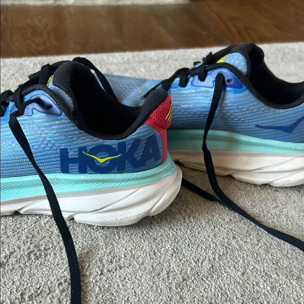 Boys Hoka Clifton Shoes size 3.5 - Picture 4 of 9